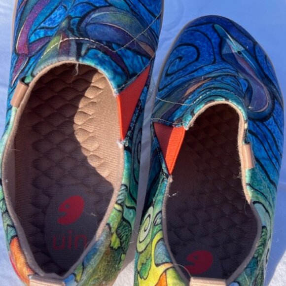 UIN Cotton/Canvas flats, Gorgeous blue with Dolphin pattern, Size 9, Toledo - Picture 5 of 7